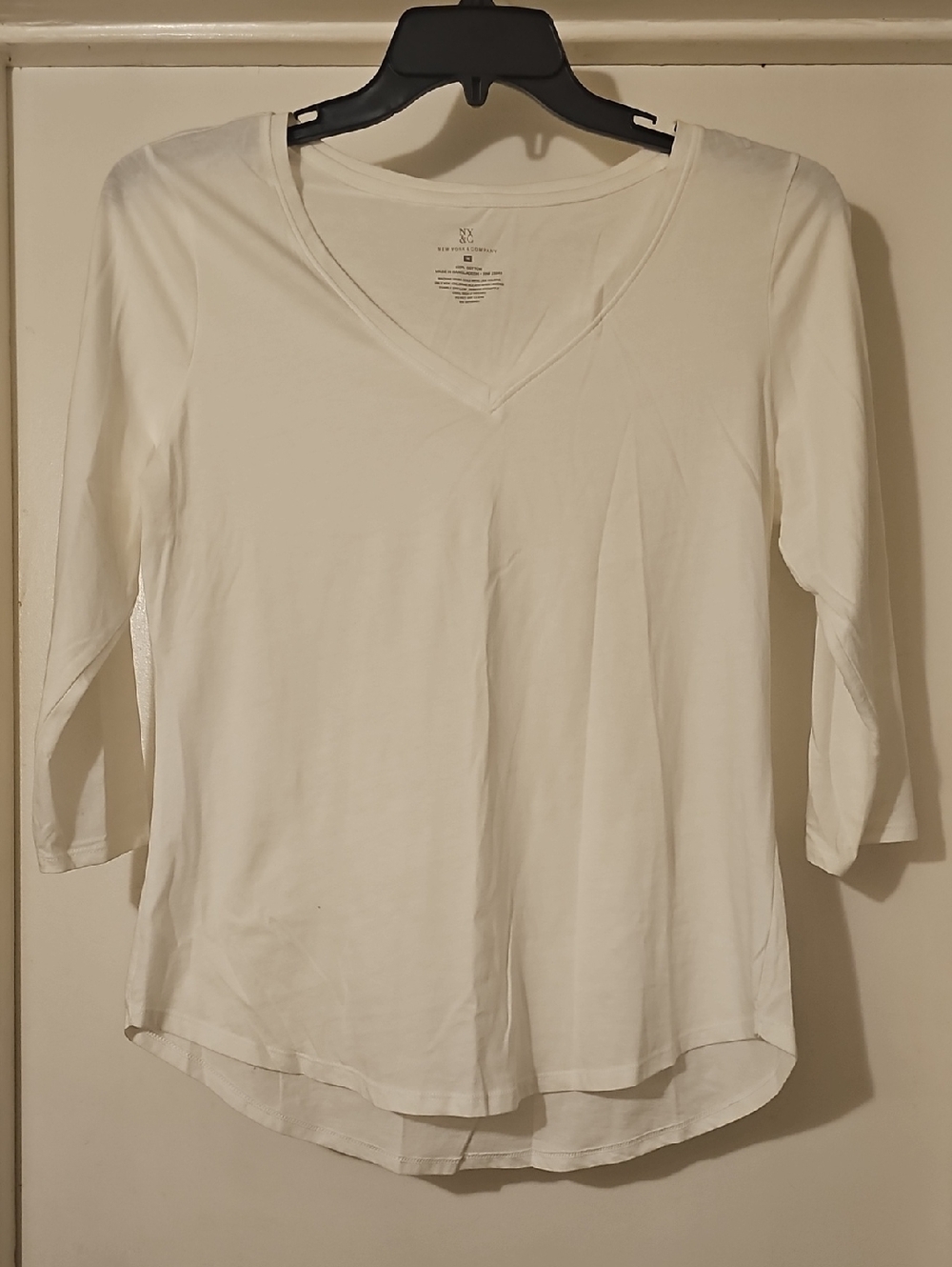 New York & Company White V-Neck Long Sleeve Tee Tote 10